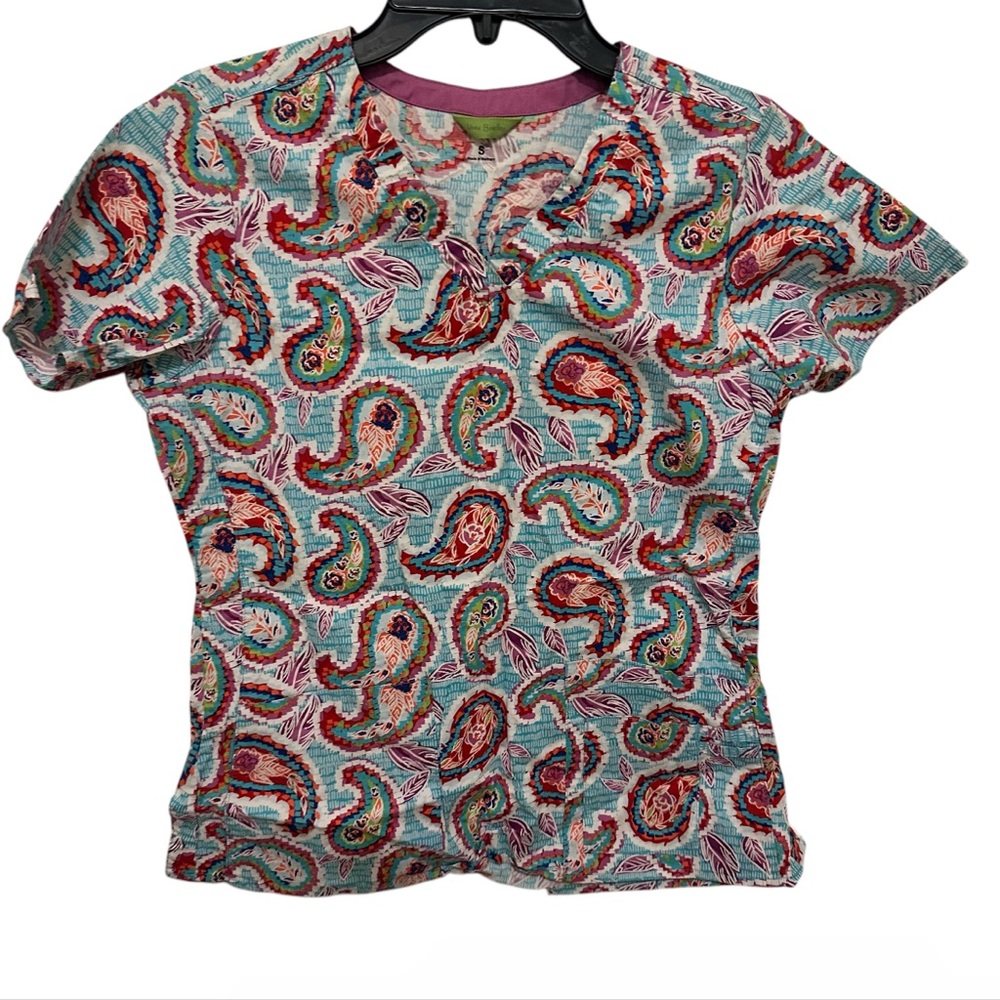 Vera Bradley Paisley Print Women's Scrub Top preowned size small
